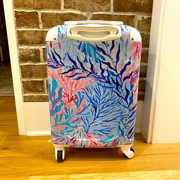 Lilly Pulitzer Handbags - Lilly Pulitzer Kaleidoscope Coral Carry On Luggage